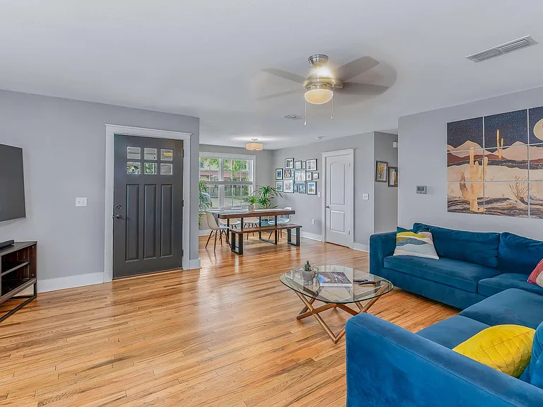 2404 Oak Crest Ave — Photo 7