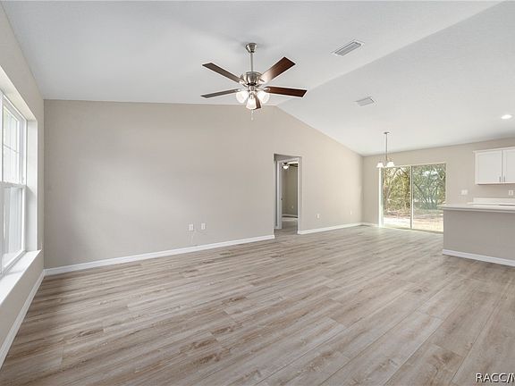 3rd image of 1736 W Hall Pl