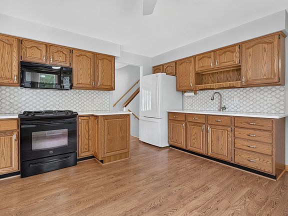 3rd image of 8118 Gladys Ln