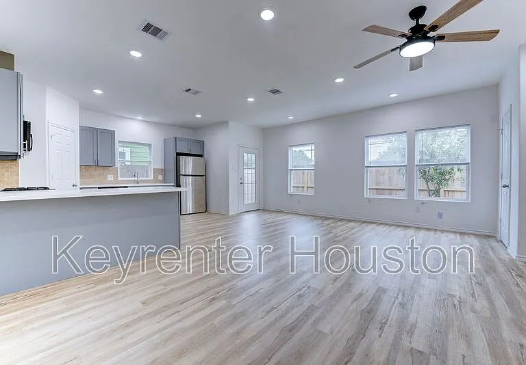 8203 Woodlyn Rd #C — Photo 9