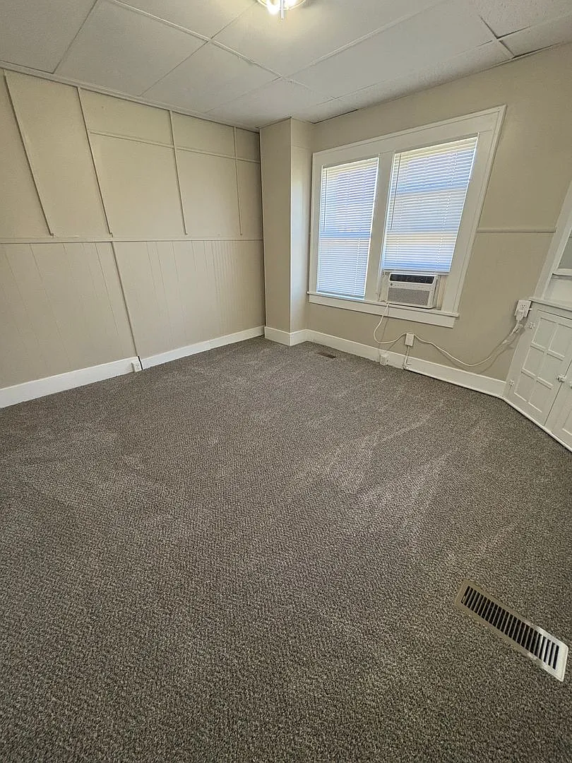 1204 S Hydraulic — Photo 3