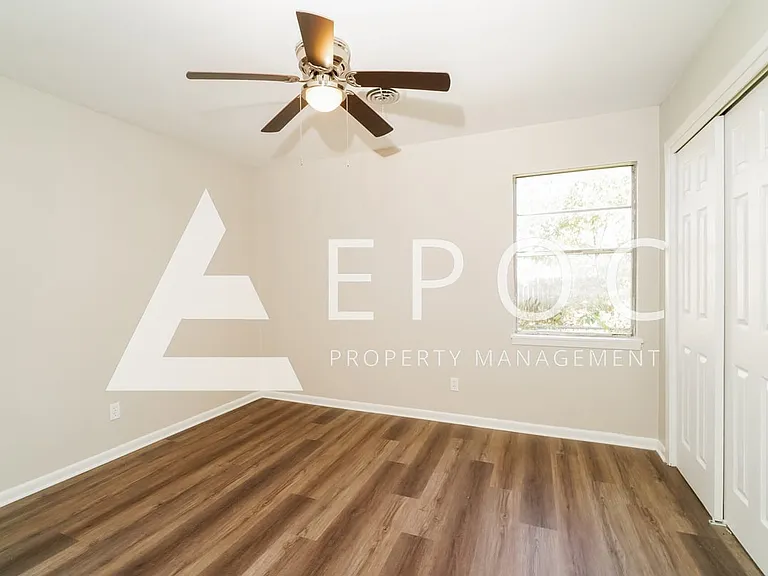 504 Meggs St — Photo 10