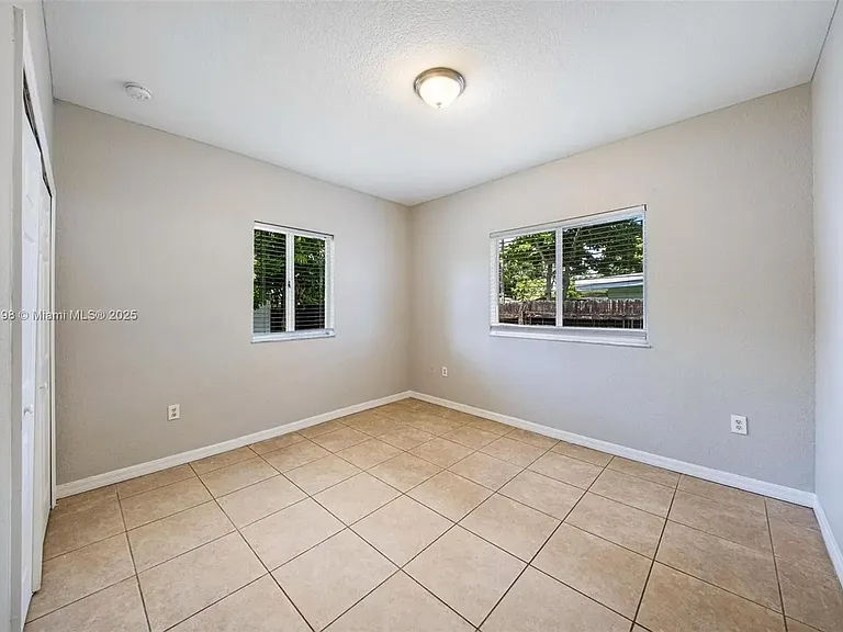 6124 SW 39th St — Photo 25