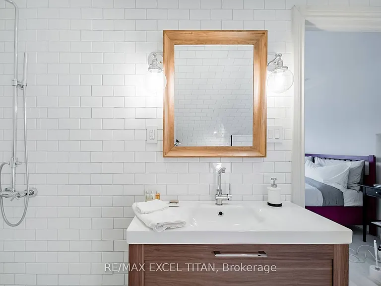 80 Willcocks St — Photo 4