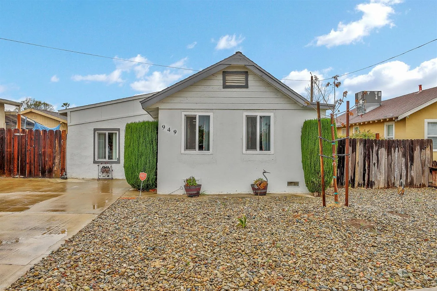 949 Railroad Ave photo 1