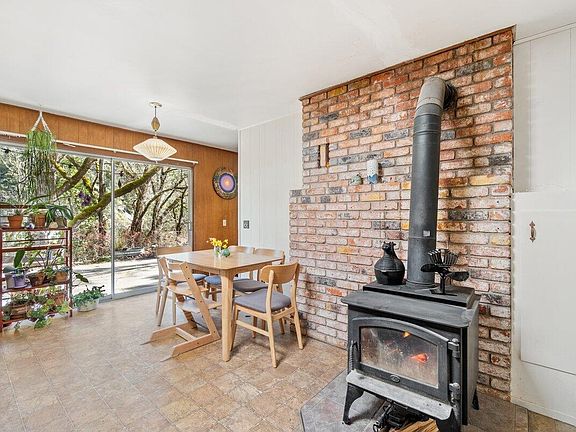 3rd image of 71 Triple R Ln