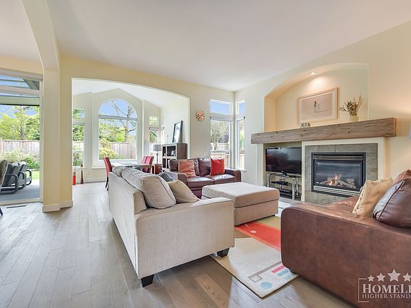 5th image of 3466 Rosemary Heights Cres