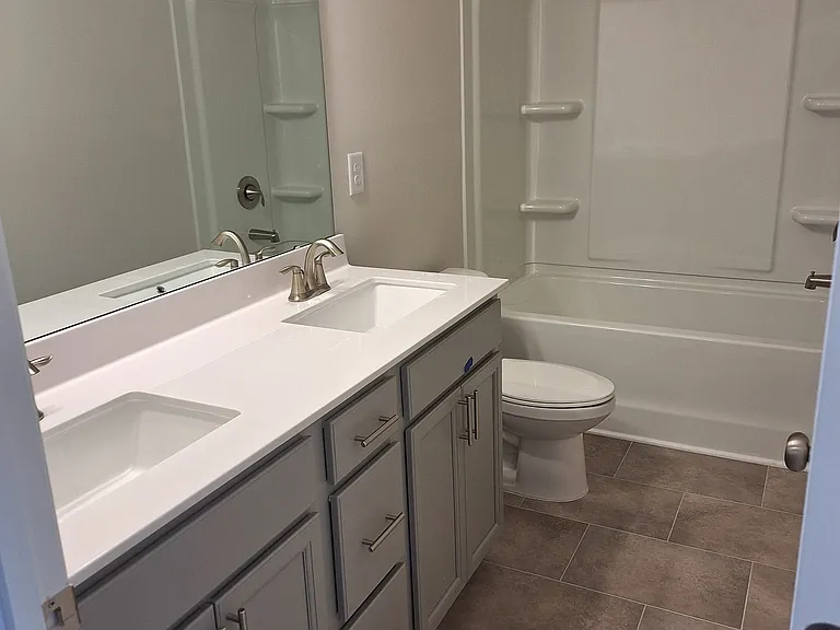 34 Gregory Village Dr — Photo 13
