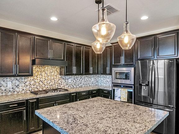 3rd image of 2122 E Lantana Dr
