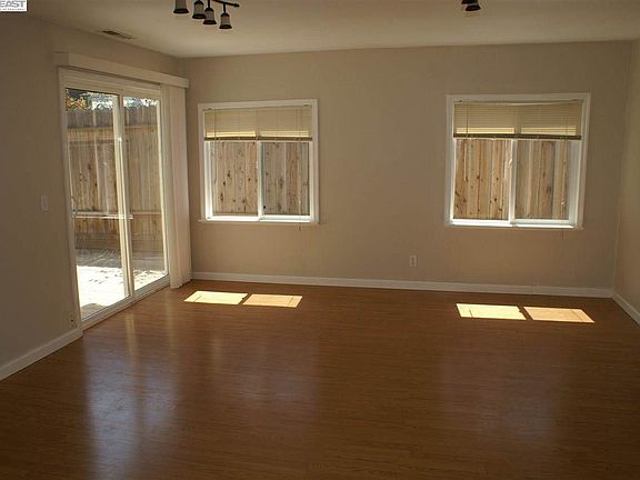 3rd image of 1425 Highland Blvd
