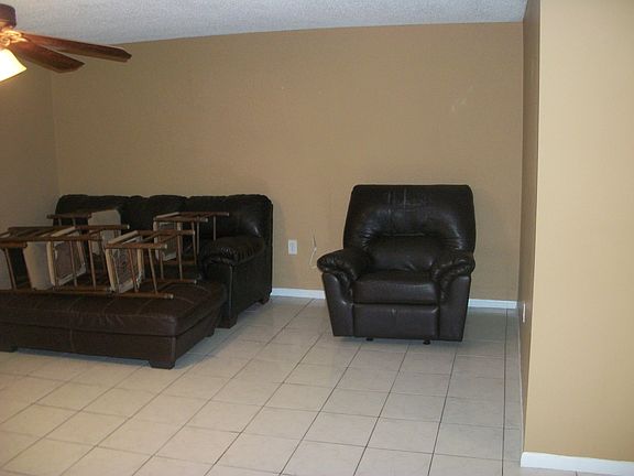 5th image of 942 Baer Ave
