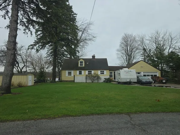 15496 Howard St, Spring Lake, MI 49456