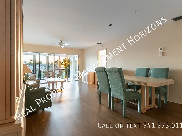4813 Independence Dr — Photo 2