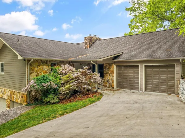 11417 Berry Hill Dr, Knoxville, TN 37931