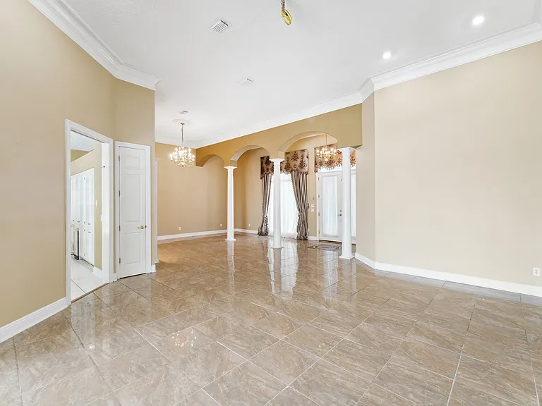 111 Florida Ave — Photo 15