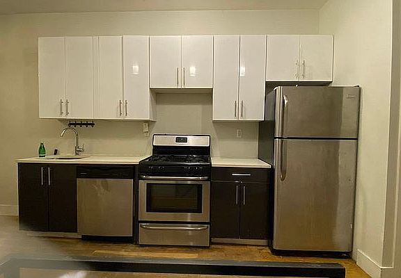 2nd image of 338 Melrose St #1B