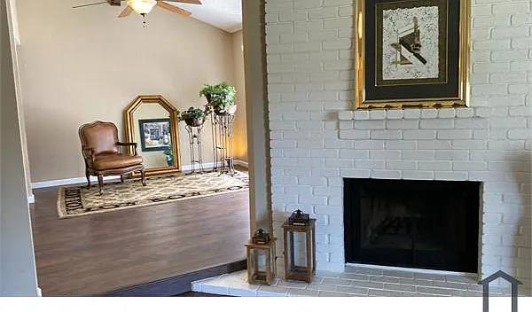 2 bed, 1100 sqft, $2,200 — Photo 2