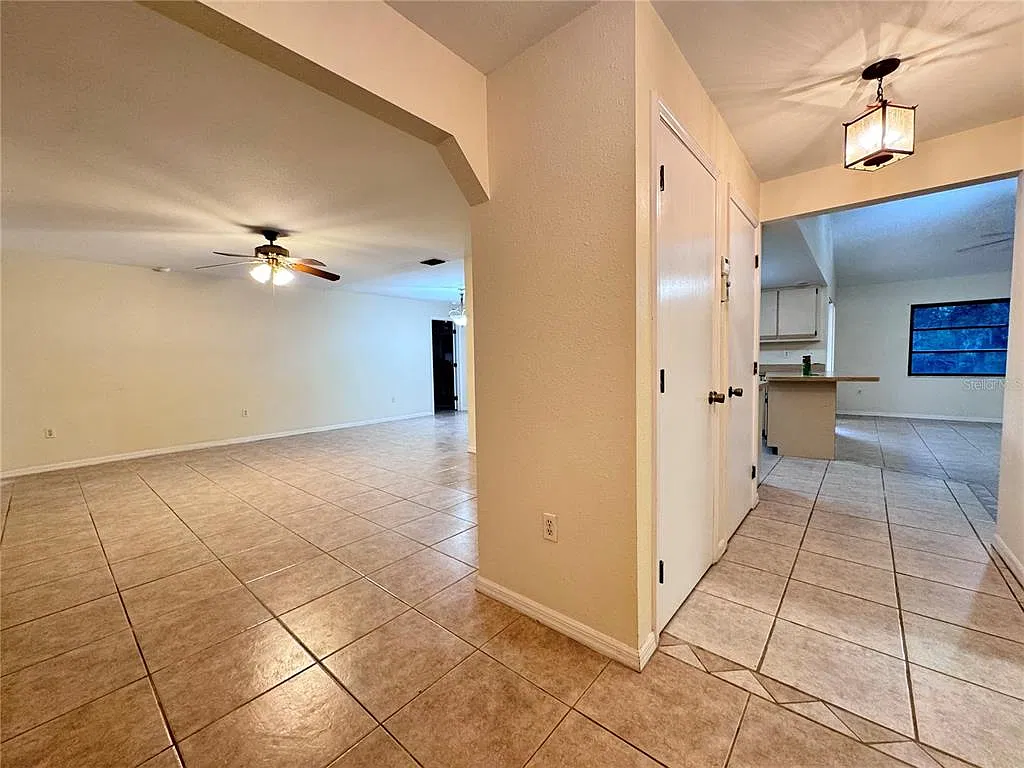 3 bed, 2.0 bath, 1849 sqft, $1,900 — Photo 2