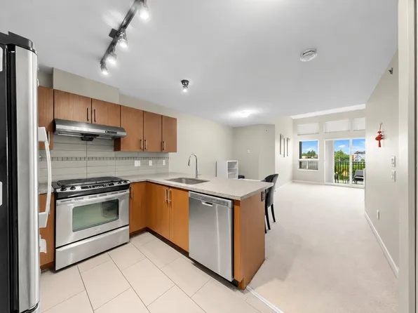 6828 Eckersley Rd #422, Richmond, BC V6Y 0E8