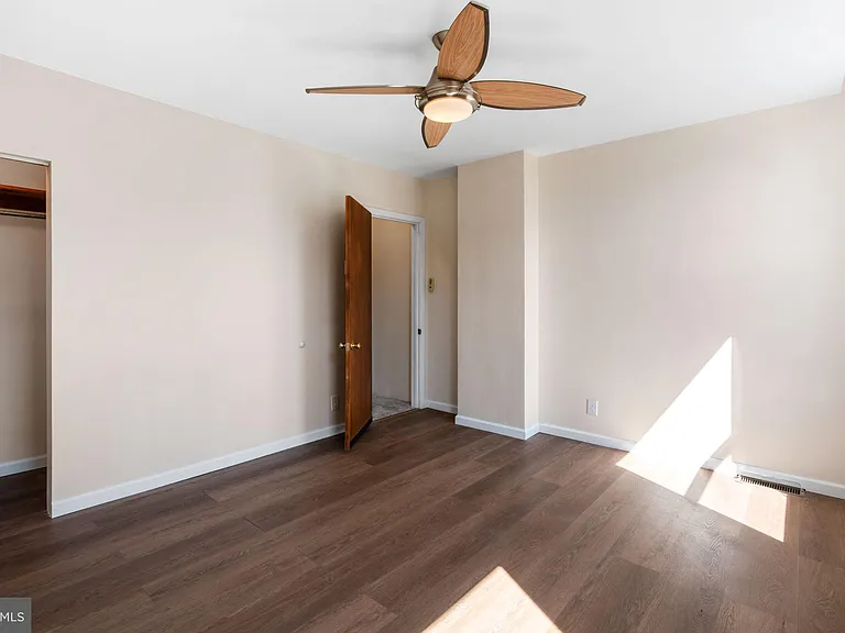 613 N Scott St — Photo 9