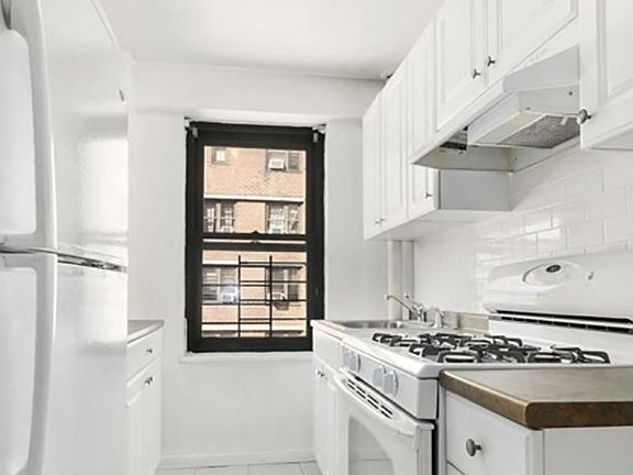 3rd image of 415 Grand St APT 1605