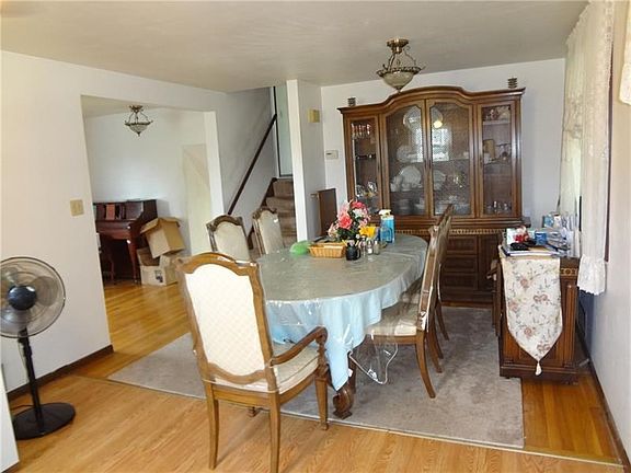 3rd image of 712 Hill St