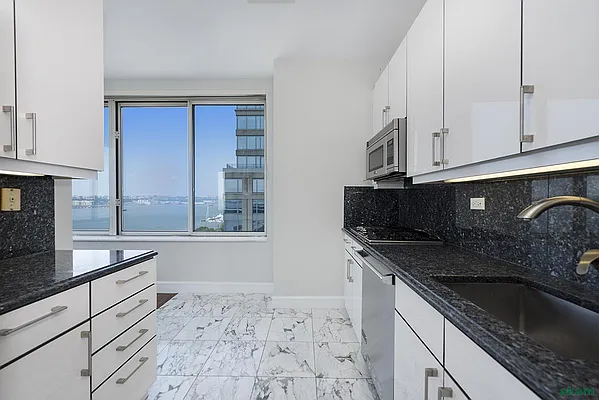 Rented by Akam Sales and Brokerage | media 40