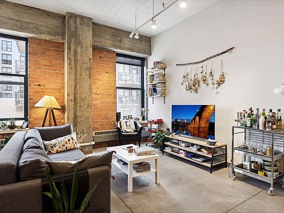 2nd image of 250 Park Ave Unit 511