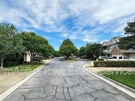 4th image of 1034 Grand Oak Ln