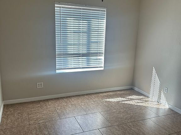 4th image of 3311 N 32nd St APT 4