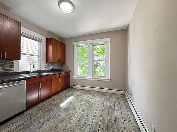 2nd image of 61 Wade St Floor 1