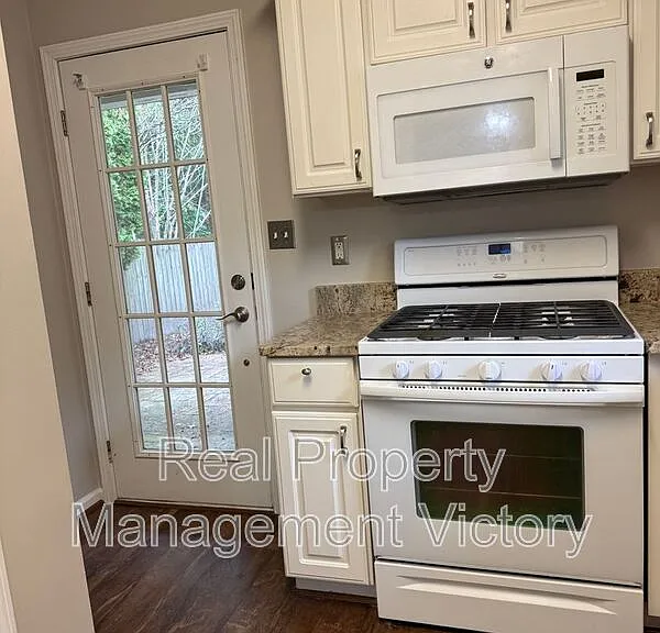566 Treymoor Lake Cir — Photo 7