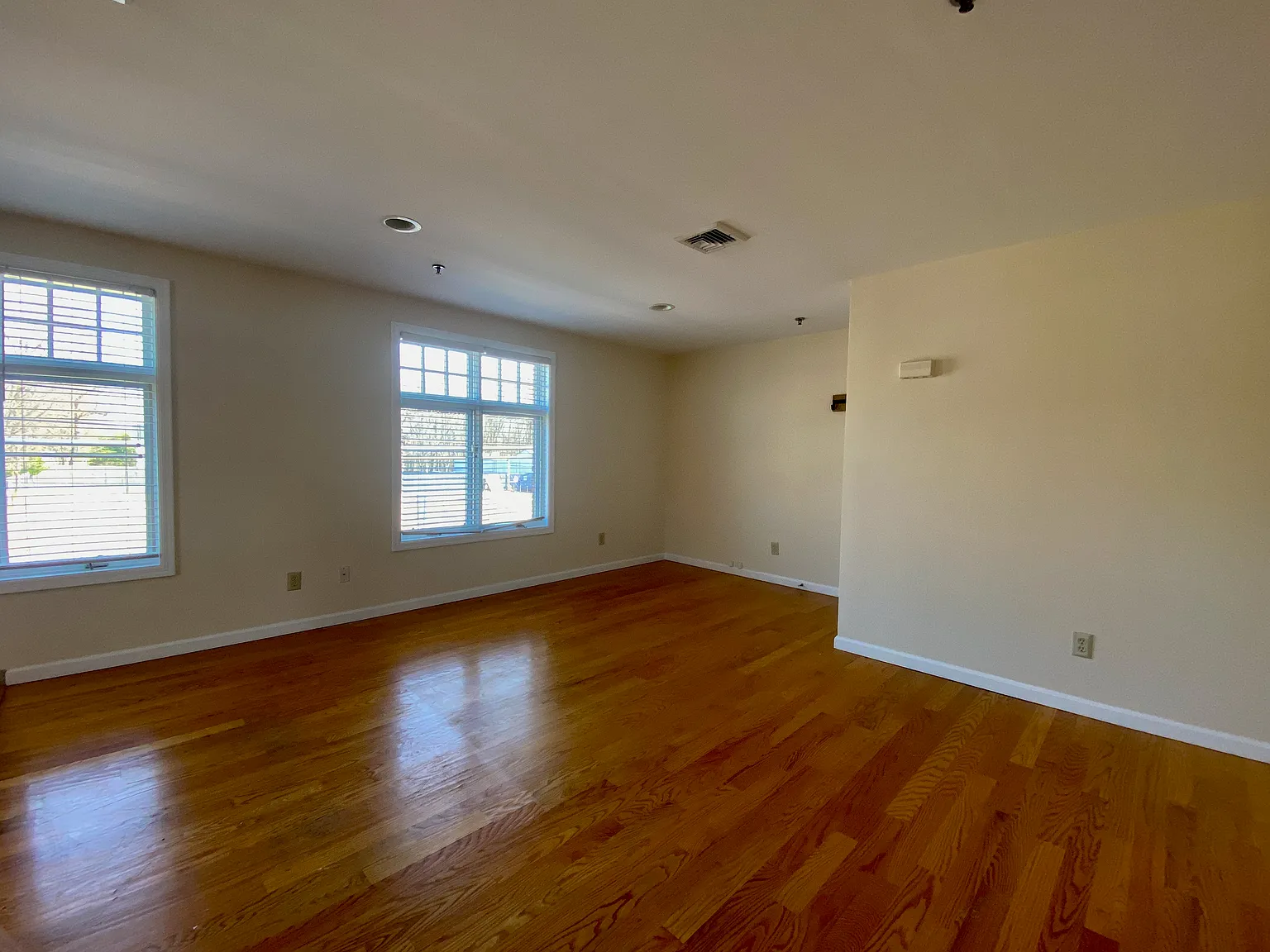 2 bed, 1150 sqft, $3,400 — Photo 1