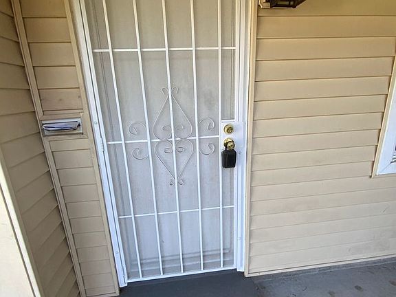 5th image of 822 N Van Ness Ave