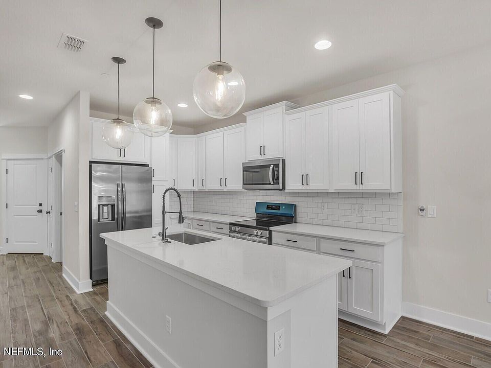 1st image of 441 4TH Avenue N