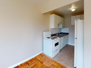 15 Eastwood Rd #BACHELOR, Toronto, ON M4L2C4