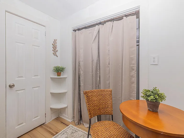 1131 Leesville St #E — Photo 11
