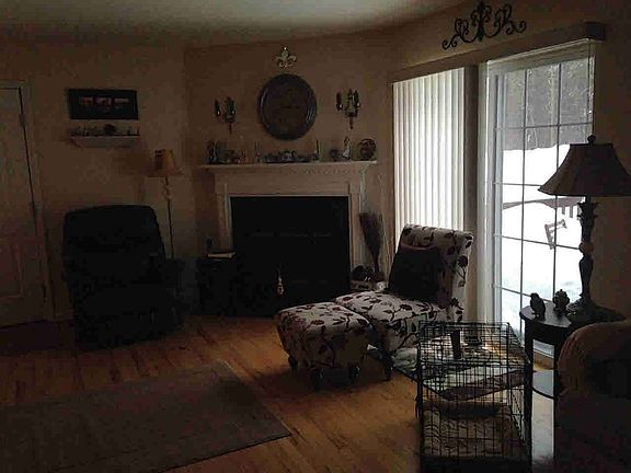 3rd image of 183 Pinebrook Dr #1