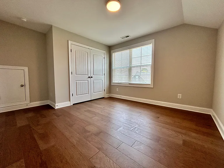 60 Kingsly Dr — Photo 39