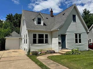 1015 College St, Cedar Falls, IA 50613