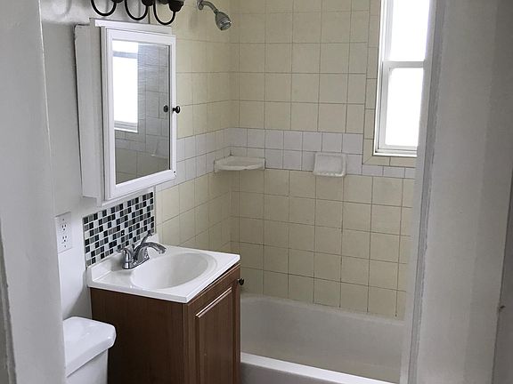 5th image of 3282 W Oxford Ave