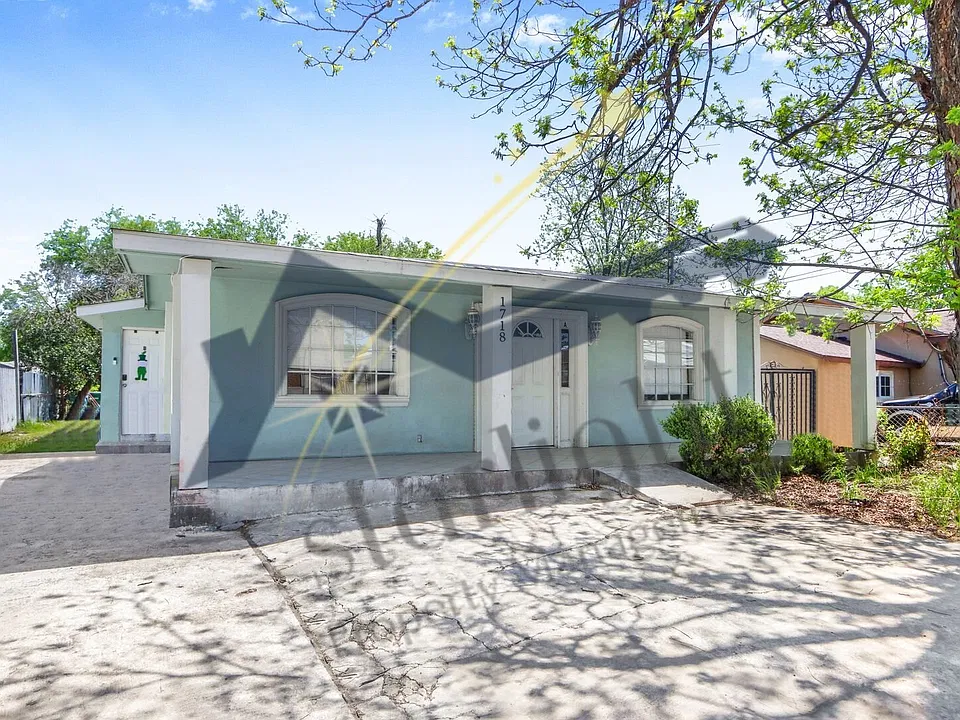 1718 Commercial Ave #B