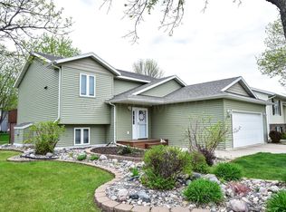 2904 27th St S, Fargo, ND 58103