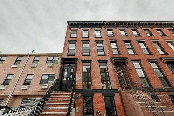 1st image of 218 Quincy St APT 1