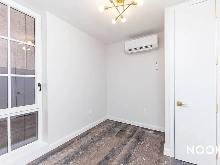 160 20th St #3B — Photo 9