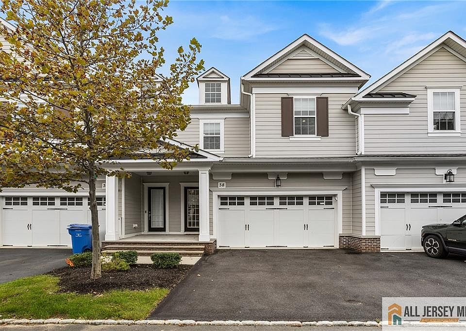 1st image of 38 Hamilton Dr