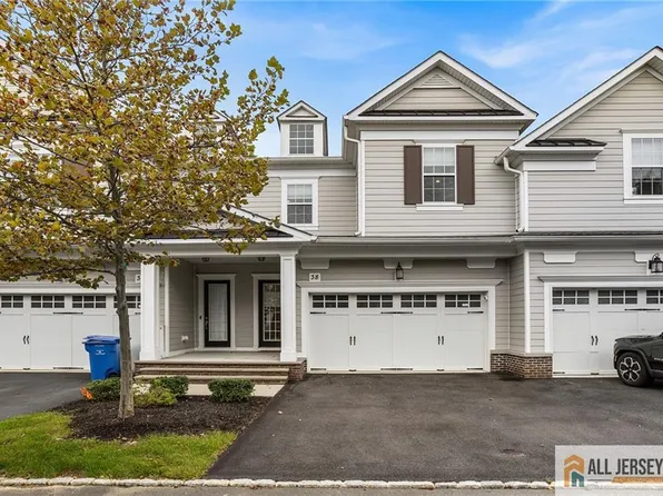 38 Hamilton Dr, Cranbury, NJ 08512