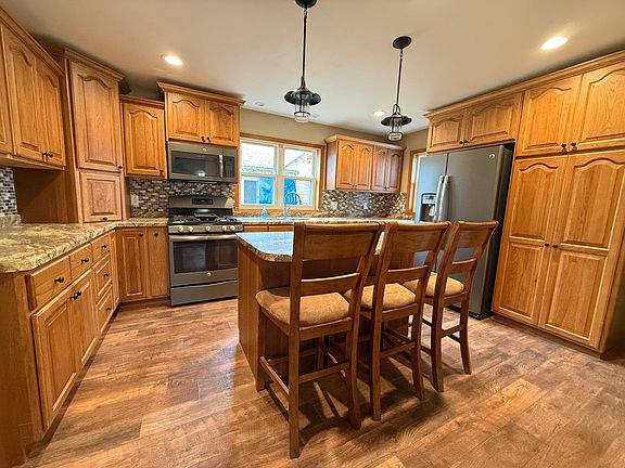 2nd image of 1359 Oakes St #1