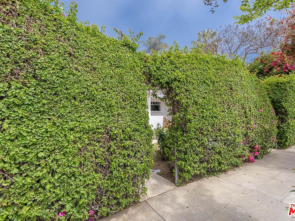1st image of 215 Hollister Ave
