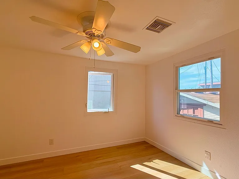 4546 Muir Ave — Photo 6